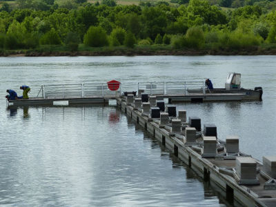 Fixation du ponton en Loire